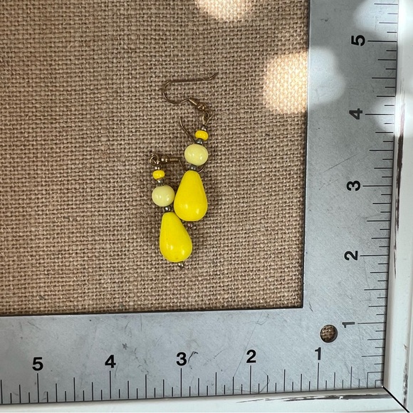Glass yellow dangle drop beaded earrings gold tone dainty simple bright neon - Picture 3 of 3